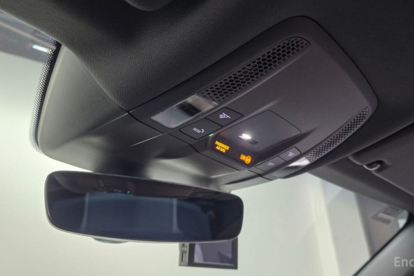 2025 Porsche Taycan с пробегом 4 930 км