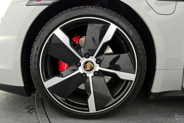 2022 Porsche Taycan с пробегом 45 351 км