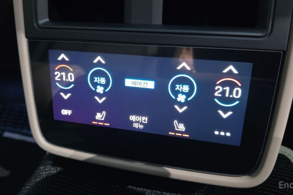 2025 Porsche Taycan с пробегом 4 930 км