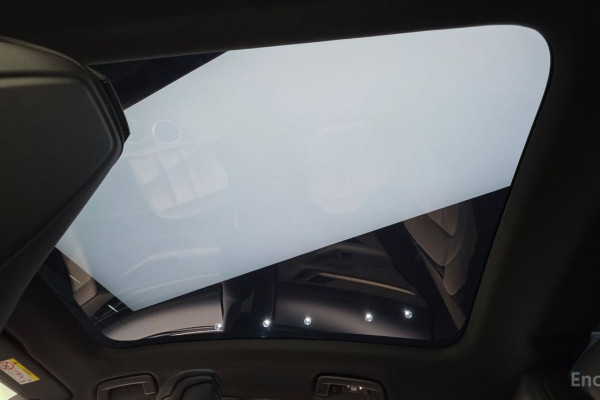 2025 Porsche Taycan с пробегом 4 930 км