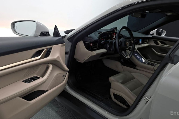 2022 Porsche Taycan с пробегом 45 351 км