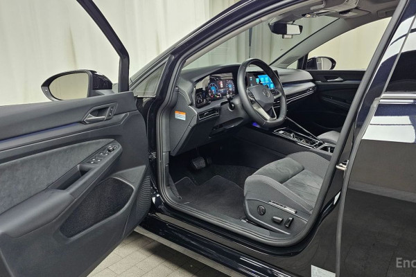 2024 Volkswagen Golf с пробегом 18 384 км