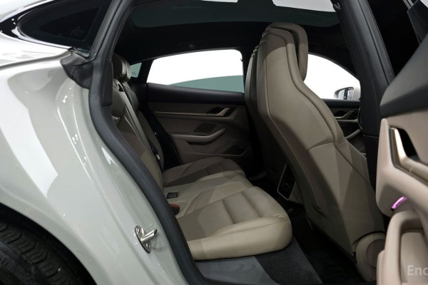 2022 Porsche Taycan с пробегом 45 351 км