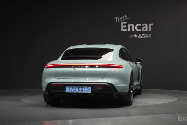 2024 Porsche Taycan с пробегом 13 452 км