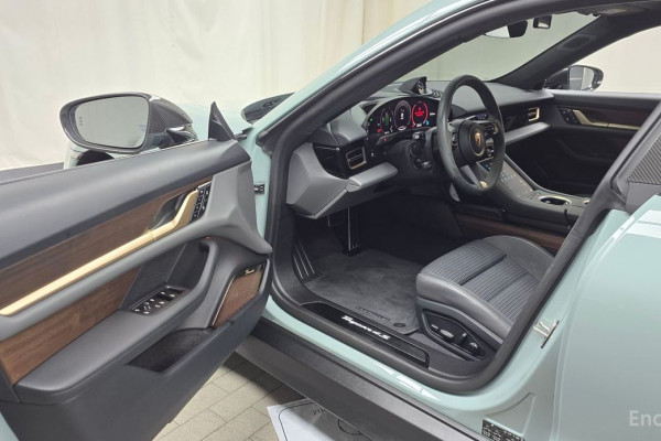 2024 Porsche Taycan с пробегом 13 452 км