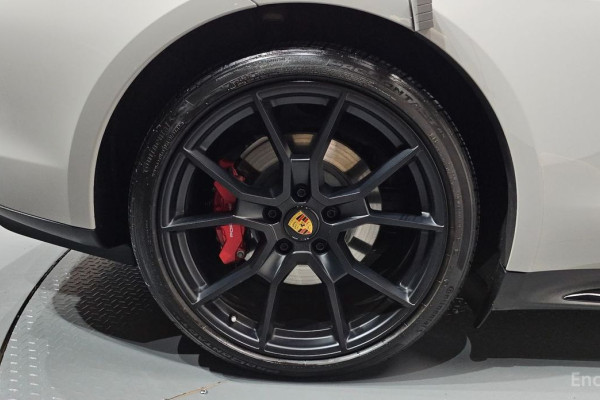 2023 Porsche Taycan с пробегом 35 994 км