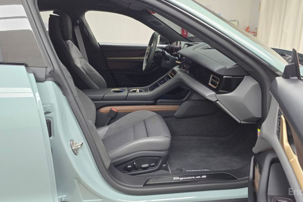 2024 Porsche Taycan с пробегом 13 452 км