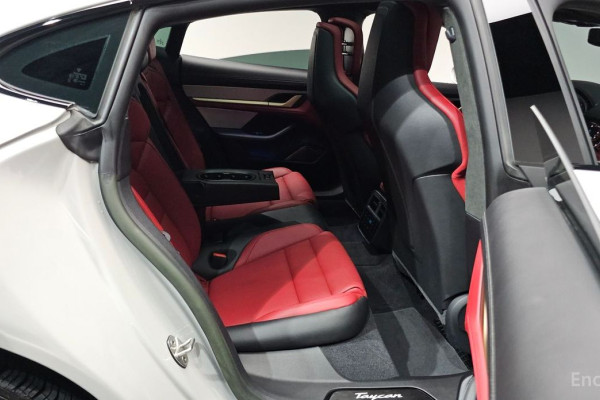 2023 Porsche Taycan с пробегом 35 994 км