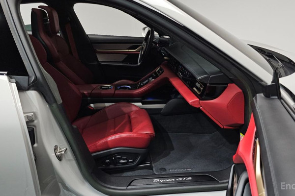 2023 Porsche Taycan с пробегом 35 994 км