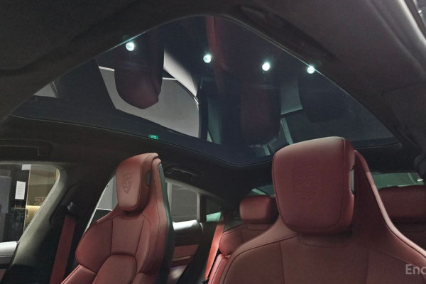 2023 Porsche Taycan с пробегом 35 994 км