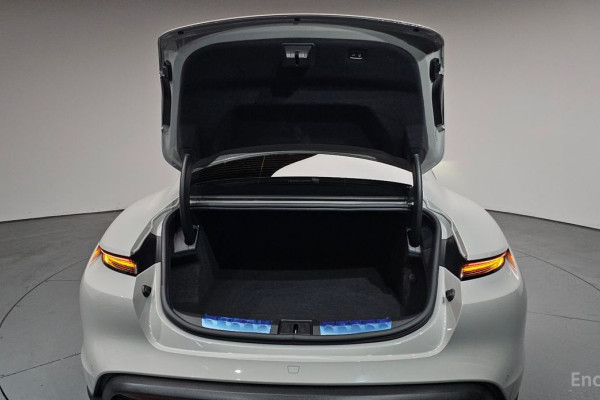 2023 Porsche Taycan с пробегом 35 994 км