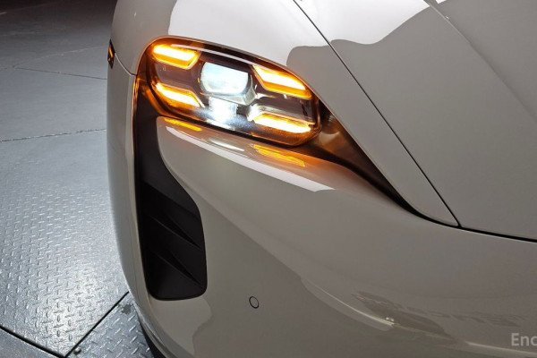 2023 Porsche Taycan с пробегом 35 994 км