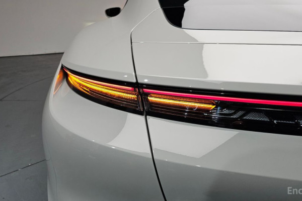 2023 Porsche Taycan с пробегом 35 994 км