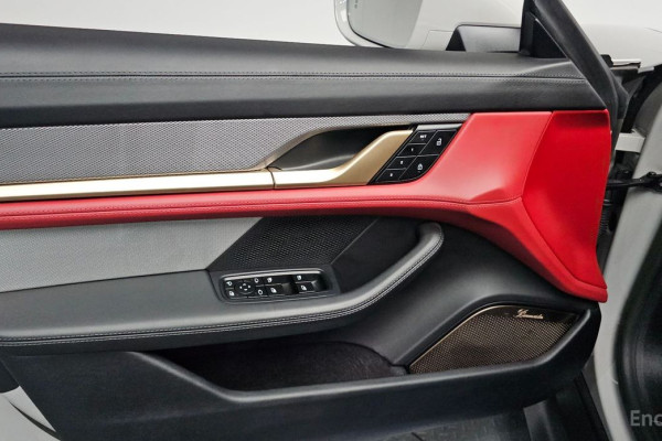 2023 Porsche Taycan с пробегом 35 994 км