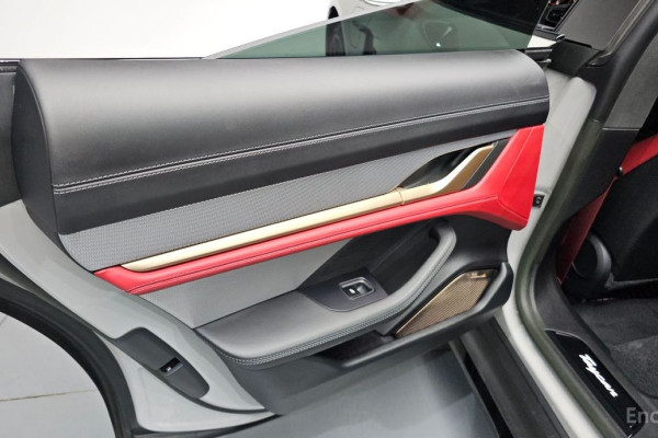 2023 Porsche Taycan с пробегом 35 994 км