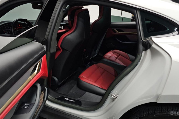 2023 Porsche Taycan с пробегом 35 994 км
