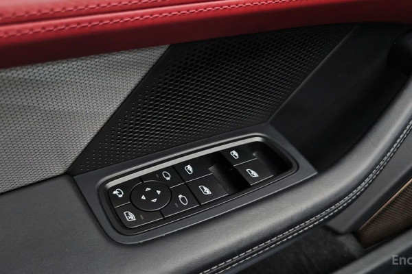 2023 Porsche Taycan с пробегом 35 994 км