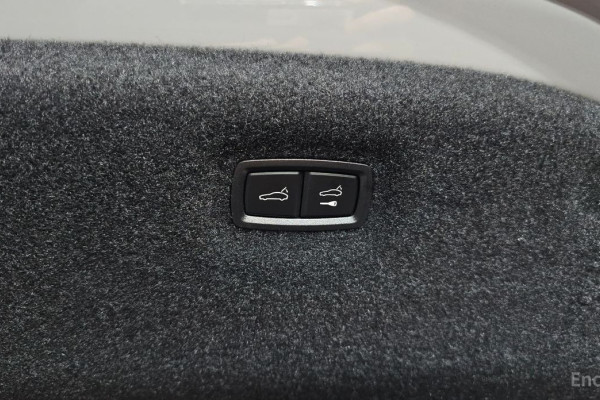 2023 Porsche Taycan с пробегом 35 994 км