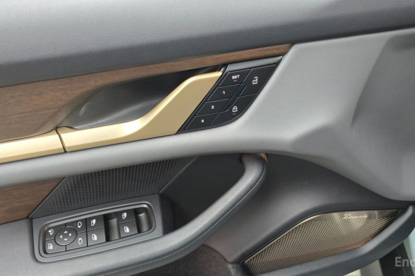 2024 Porsche Taycan с пробегом 13 452 км