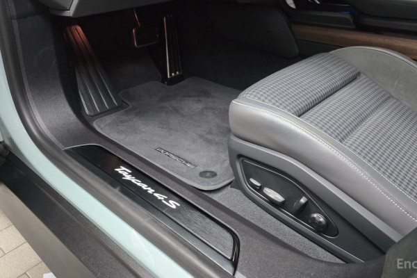 2024 Porsche Taycan с пробегом 13 452 км