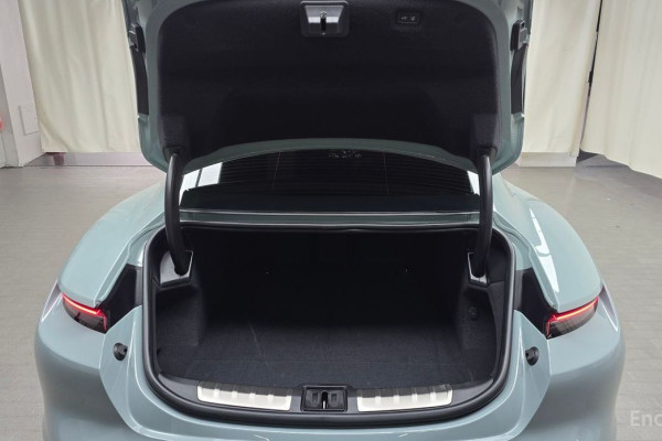 2024 Porsche Taycan с пробегом 13 452 км