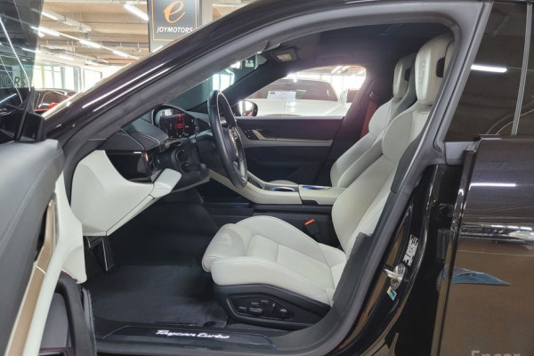 2022 Porsche Taycan с пробегом 8 900 км