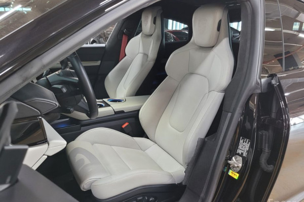 2022 Porsche Taycan с пробегом 8 900 км