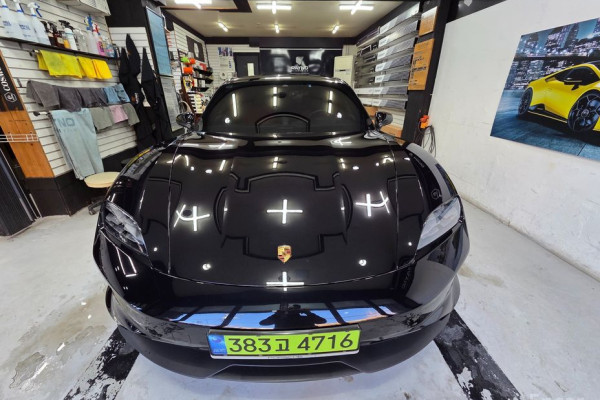 2025 Porsche Taycan с пробегом 30 000 км