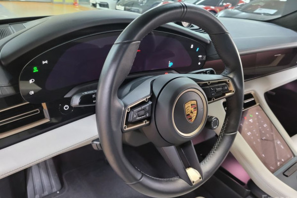 2022 Porsche Taycan с пробегом 8 900 км