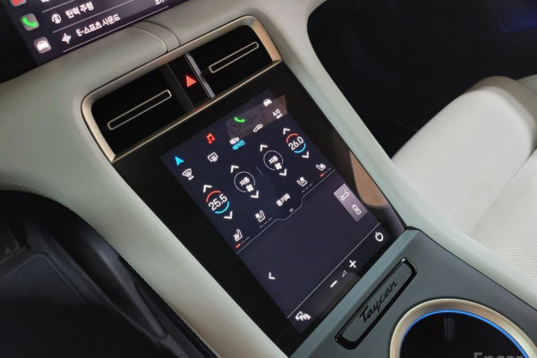 2022 Porsche Taycan с пробегом 8 900 км