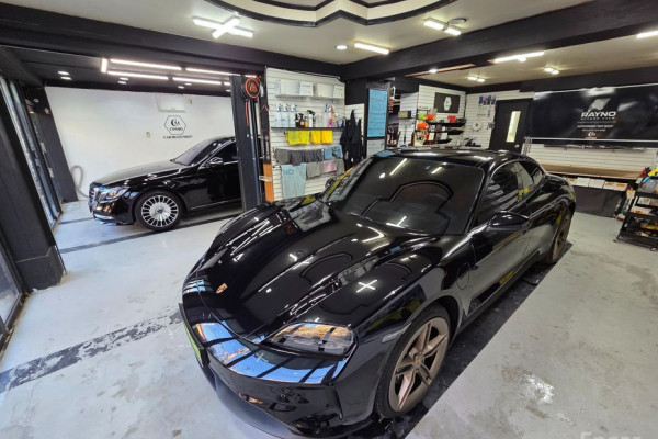 2025 Porsche Taycan с пробегом 30 000 км