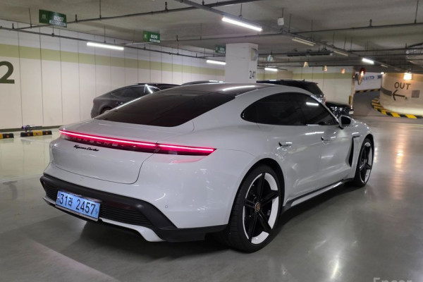 2022 Porsche Taycan с пробегом 52 700 км