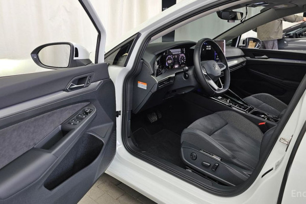 2025 Volkswagen Golf с пробегом 25 697 км