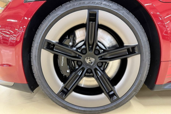 2025 Porsche Taycan с пробегом 250 км