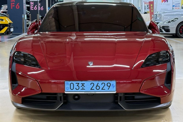 2025 Porsche Taycan с пробегом 250 км