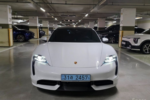 2022 Porsche Taycan с пробегом 52 700 км