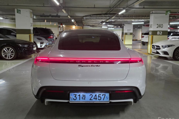 2022 Porsche Taycan с пробегом 52 700 км