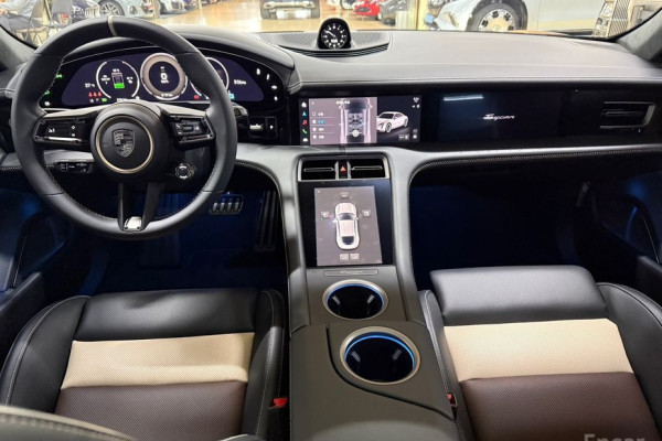 2025 Porsche Taycan с пробегом 250 км