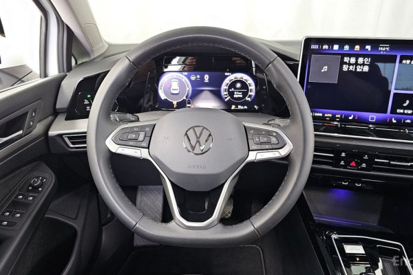 2025 Volkswagen Golf с пробегом 25 697 км