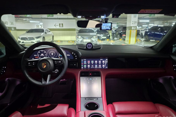 2022 Porsche Taycan с пробегом 52 700 км