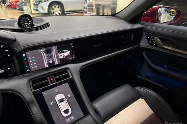 2025 Porsche Taycan с пробегом 250 км