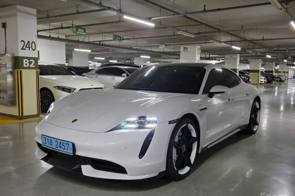 2022 Porsche Taycan с пробегом 52 700 км