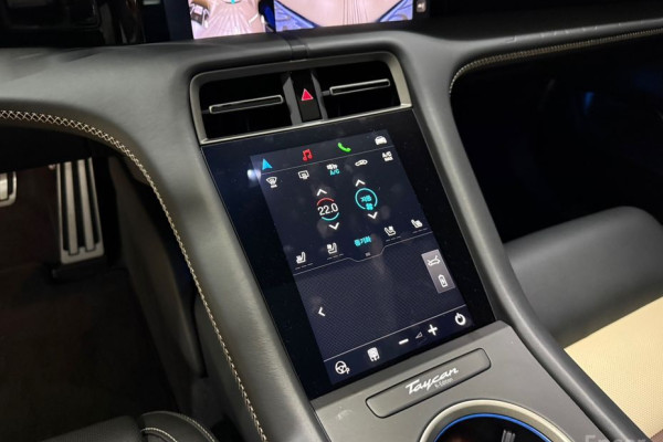 2025 Porsche Taycan с пробегом 250 км