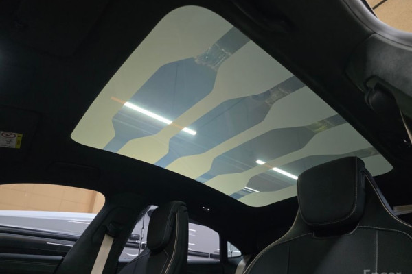 2025 Porsche Taycan с пробегом 250 км