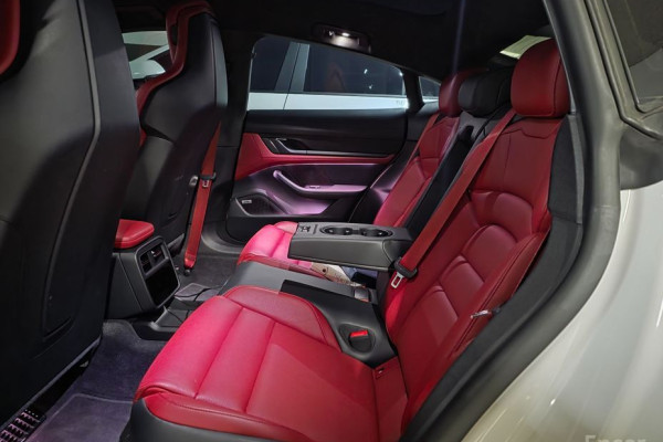 2022 Porsche Taycan с пробегом 52 700 км