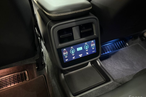 2025 Porsche Taycan с пробегом 250 км