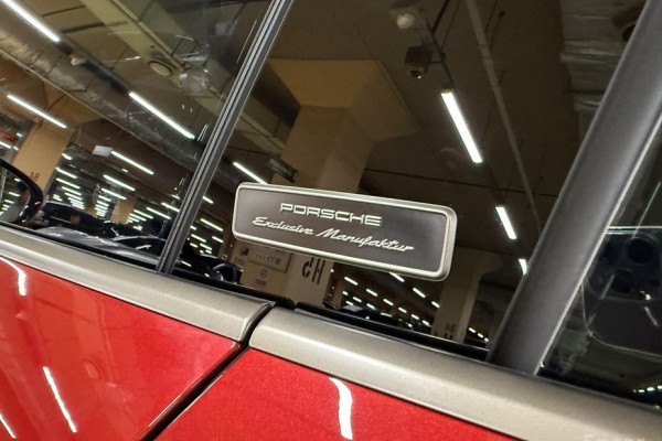 2025 Porsche Taycan с пробегом 250 км