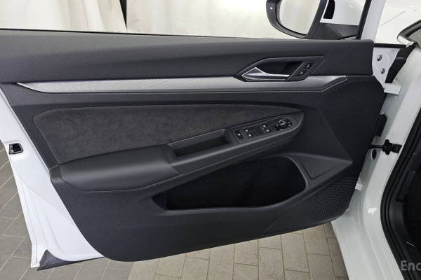 2025 Volkswagen Golf с пробегом 25 697 км