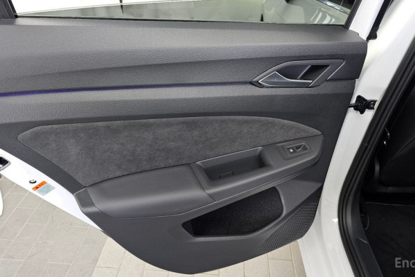 2025 Volkswagen Golf с пробегом 25 697 км