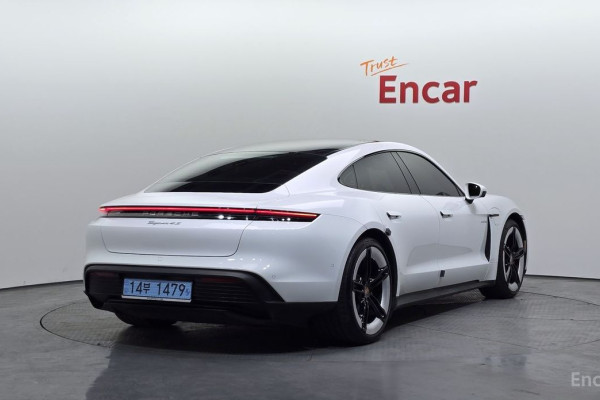 2025 Porsche Taycan с пробегом 38 015 км